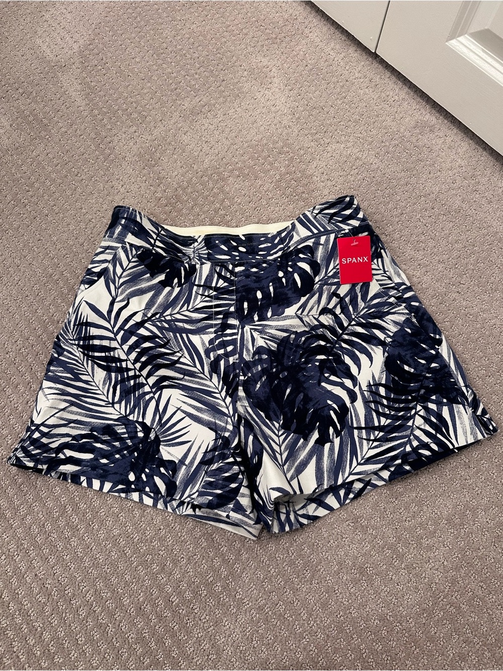 NWT SPANX On-the-Go 4” Shorts S Tropical Palm Navy High Rise Pull On